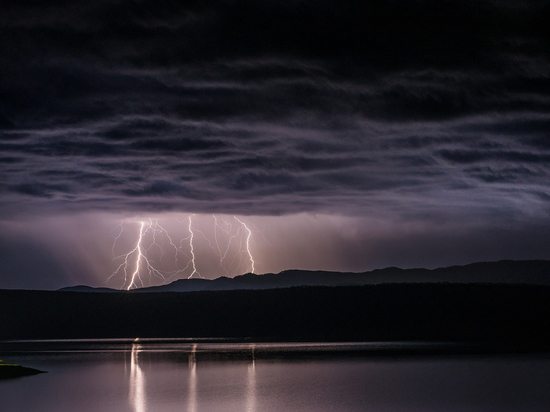Байкал окружили «ловцами молний»: вокруг озера установили систему грозопеленгаторов