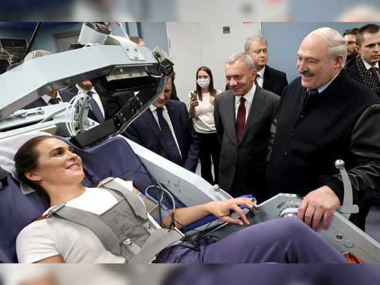 Бортпроводница и хирург: стали известны имена двух белорусских девушек-космонавтов