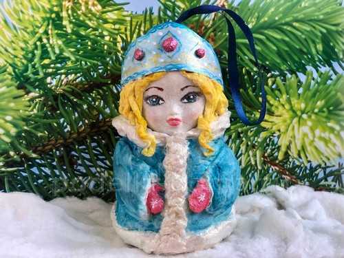 Снегурочка из смешанного папье-маше Снегурочка из смешанного папье-маше