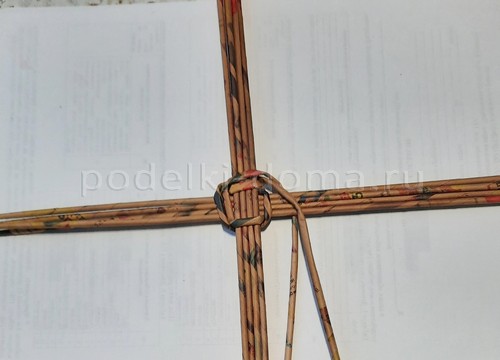 Букетница из газетных трубочек