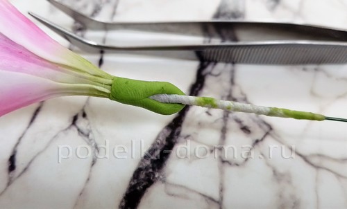 Цветок альстромерия из холодного фарфора Цветок альстромерия из холодного фарфора