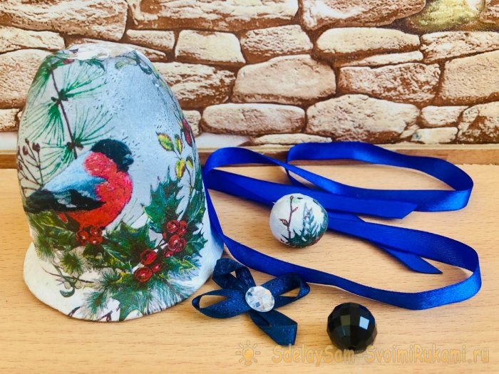 Как сделать елочная игрушку «Колокольчик» из бумаги