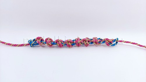 Как сплести браслеты из шнуров и нитей Как сплести браслеты из шнуров и нитей