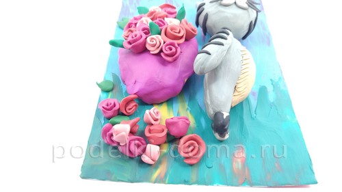 Аппликация из пластилина «Котик с букетом»