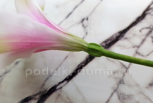 Цветок альстромерия из холодного фарфора Цветок альстромерия из холодного фарфора