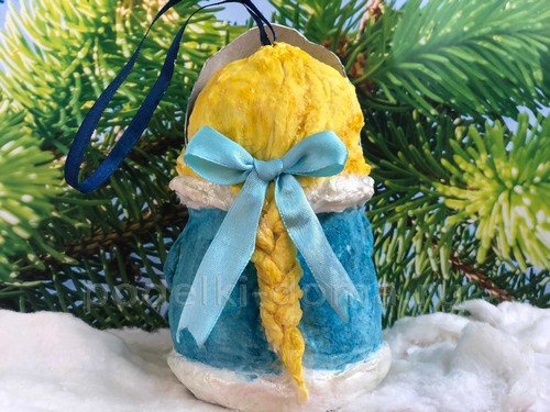 Снегурочка из смешанного папье-маше Снегурочка из смешанного папье-маше