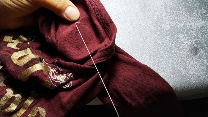 Как незаметно и аккуратно зашить дырку в одежде Как незаметно и аккуратно зашить дырку в одежде