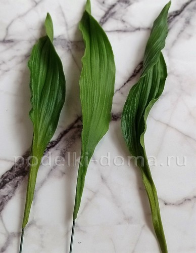 Цветок альстромерия из холодного фарфора Цветок альстромерия из холодного фарфора