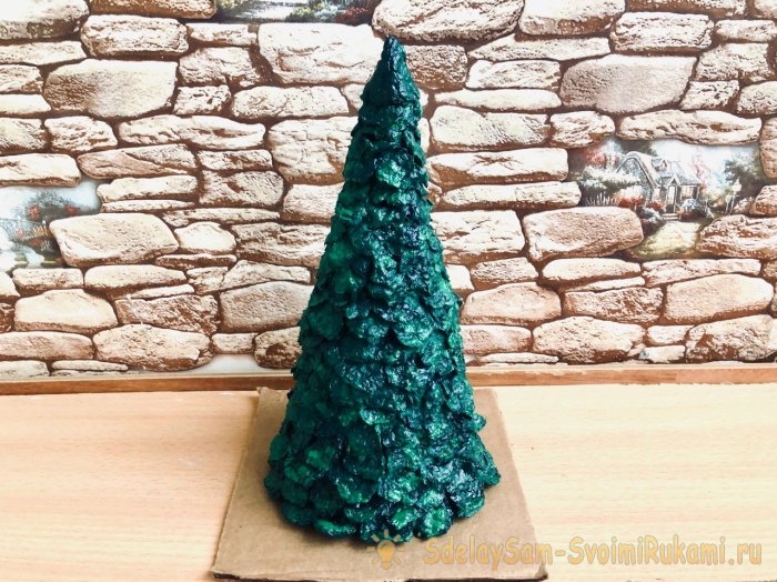 Новогодняя елочка из упаковки для яиц Новогодняя елочка из упаковки для яиц