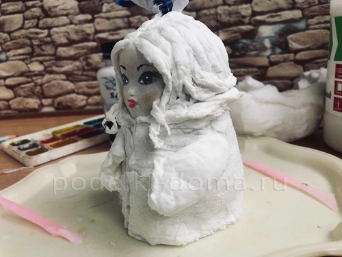 Снегурочка из смешанного папье-маше Снегурочка из смешанного папье-маше