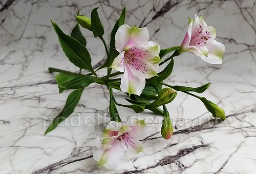 Цветок альстромерия из холодного фарфора Цветок альстромерия из холодного фарфора