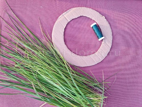 Делаем основу для венков из травы