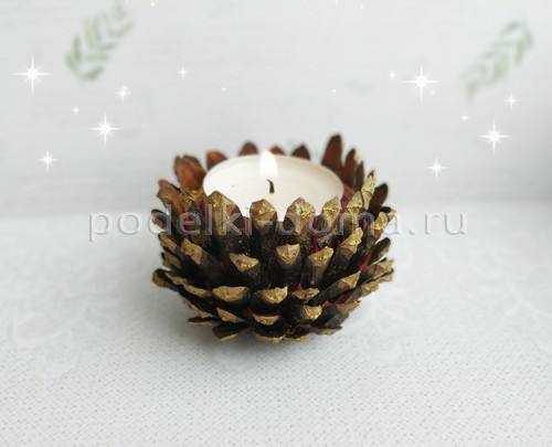 Ёжик из шишки и пластилина