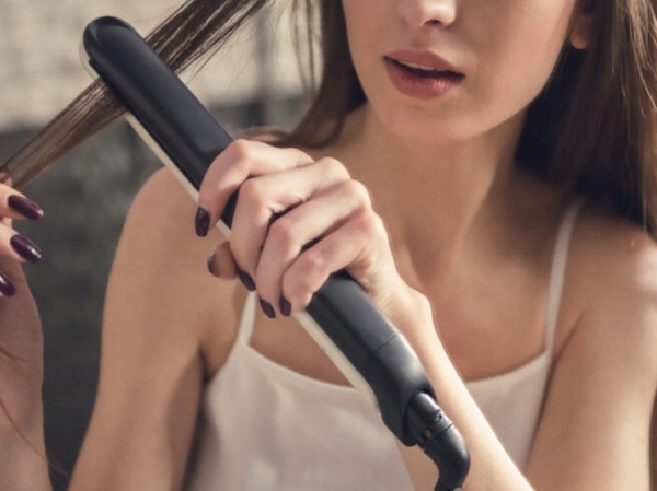 Ученые обнаружили связь между использованием выпрямителей для волос и бесплодием
