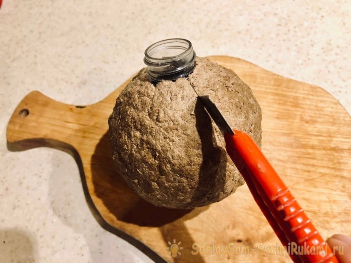 Ёлочный шар из упаковки от яиц