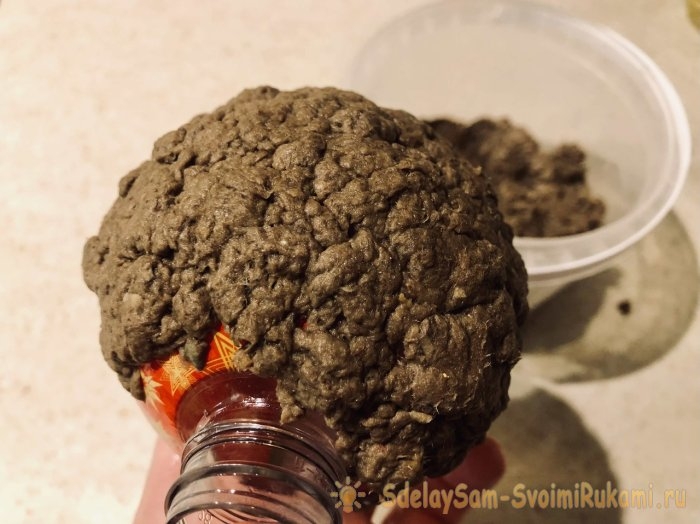 Ёлочный шар из упаковки от яиц