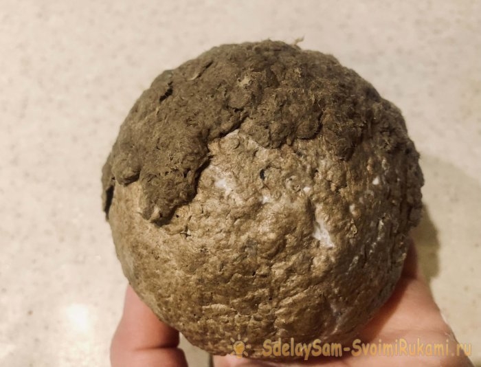 Ёлочный шар из упаковки от яиц