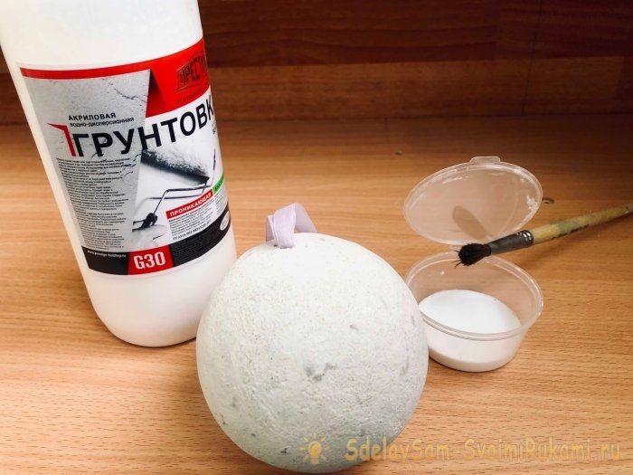 Ёлочный шар из упаковки от яиц