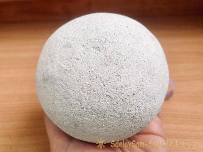 Ёлочный шар из упаковки от яиц