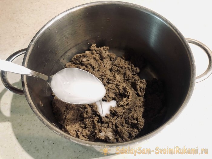 Ёлочный шар из упаковки от яиц