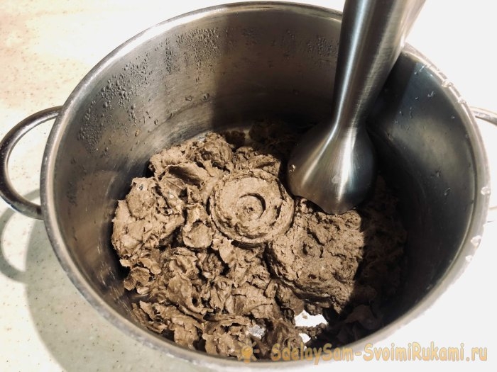 Ёлочный шар из упаковки от яиц