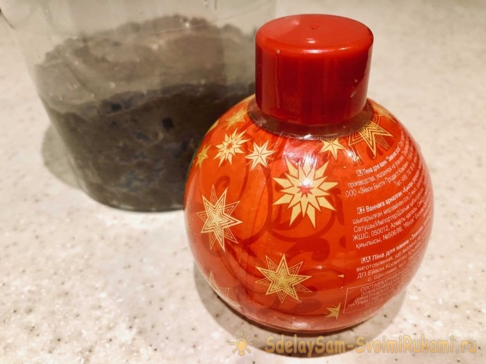 Ёлочный шар из упаковки от яиц