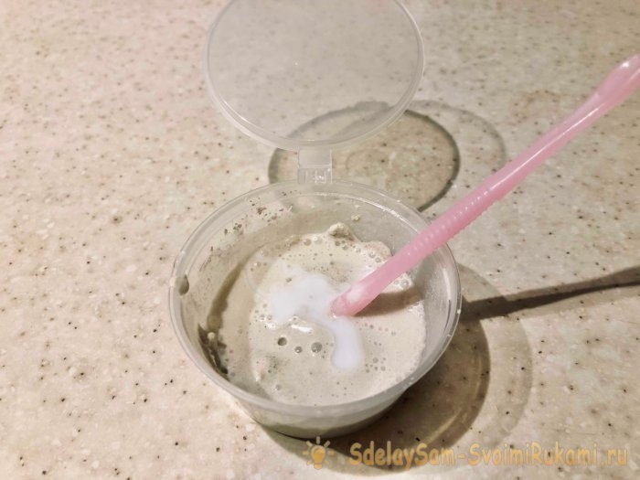 Ёлочный шар из упаковки от яиц