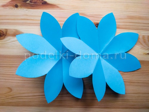 Голубая лилия из бумаги Голубая лилия из бумаги